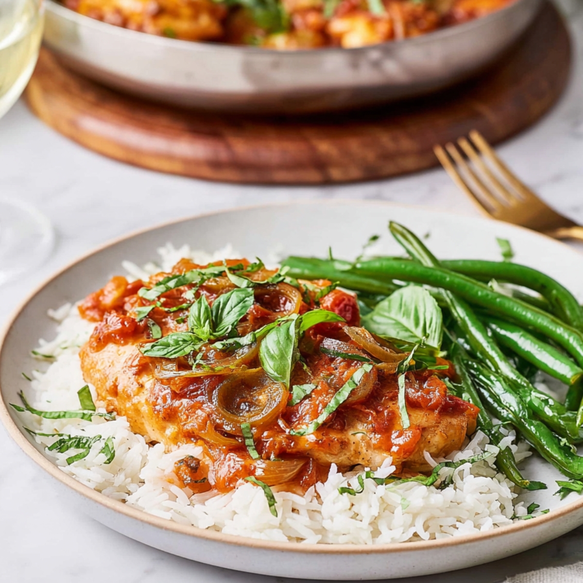 Marry Me Chicken Creamy tomato basil chicken served over fluffy rice with fresh green beans cozy, comforting, and full of flavor.